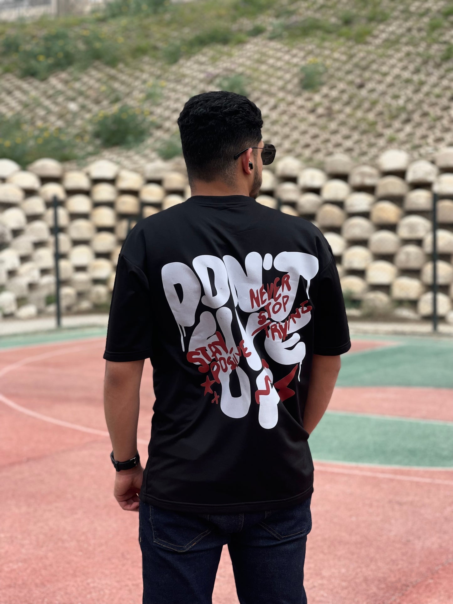 Unisex Oversized T-Shirt – “DON’T GIVE UP” Edition 🇩🇿